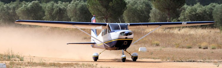 Cessna auf Schotter